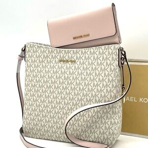 Michael Kors Large Messenger Crossbody Bag & Trifold Wallet Powder Blush Set